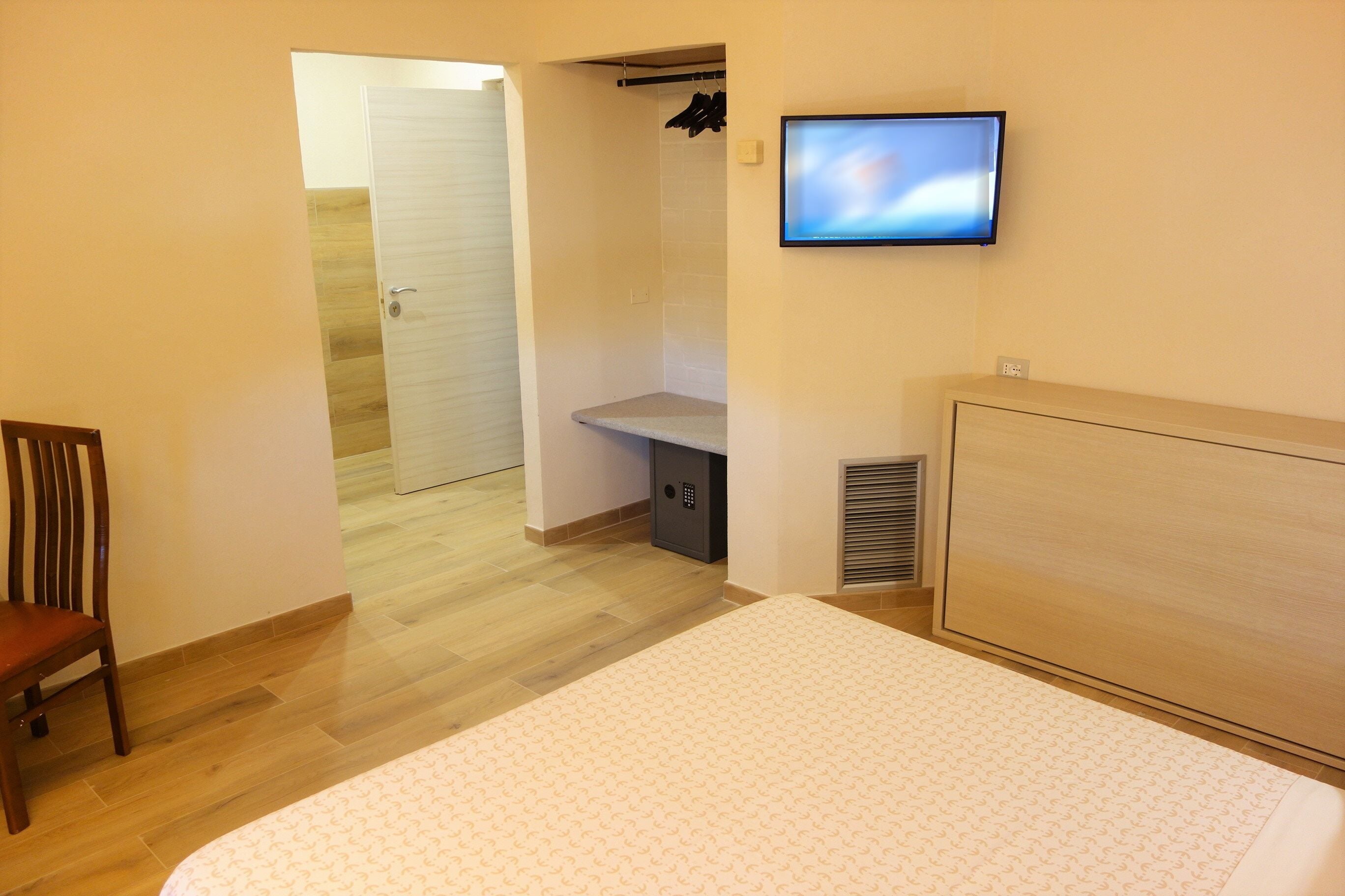 comfort triple room, 1 bedroom, accessible | 1 bedroom, in-room safe, desk, free wifi