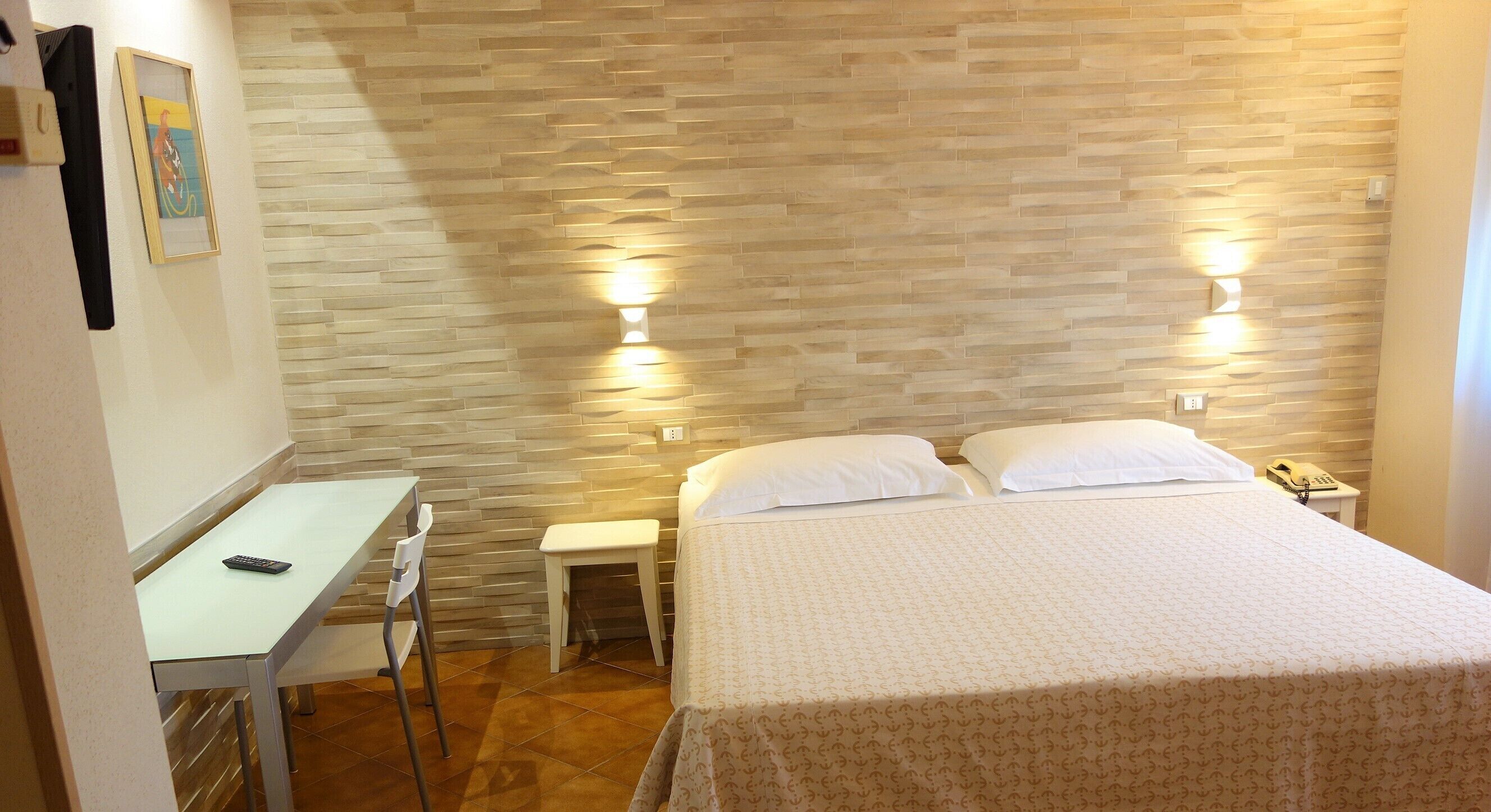 comfort triple room, 1 bedroom, accessible | 1 bedroom, in-room safe, desk, free wifi