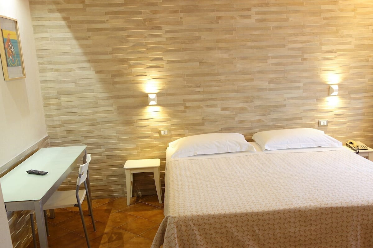 comfort triple room, 1 bedroom, accessible | 1 bedroom, in-room safe, desk, free wifi