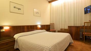 Coffres-forts dans les chambres, bureau, Wi-Fi gratuit, draps fournis