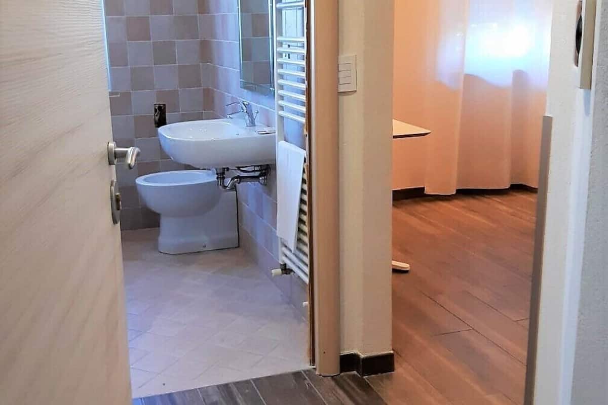 comfort triple room, 1 bedroom, accessible | 1 bedroom, in-room safe, desk, free wifi