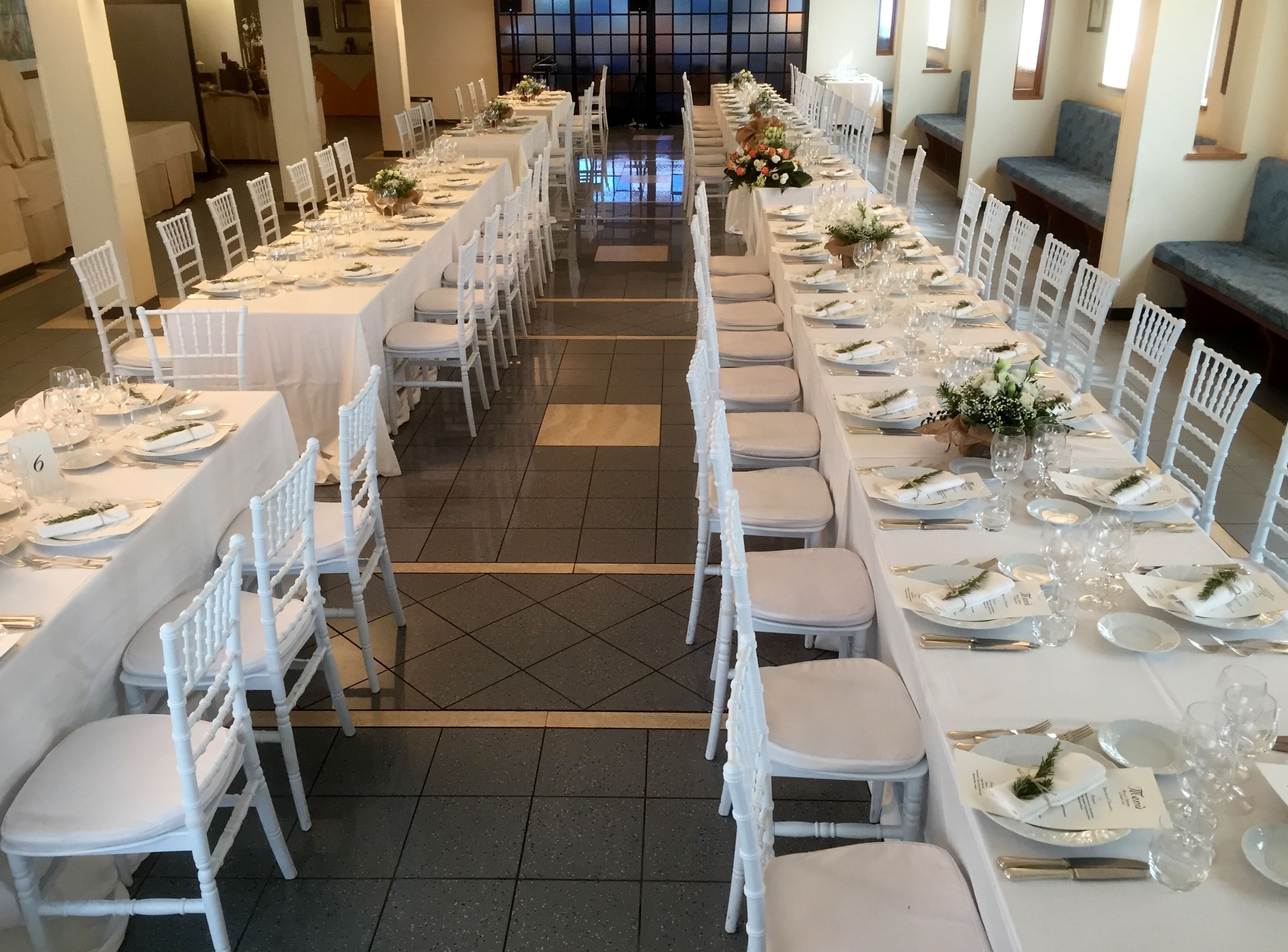 lunch, dinner, brunch served; al fresco dining