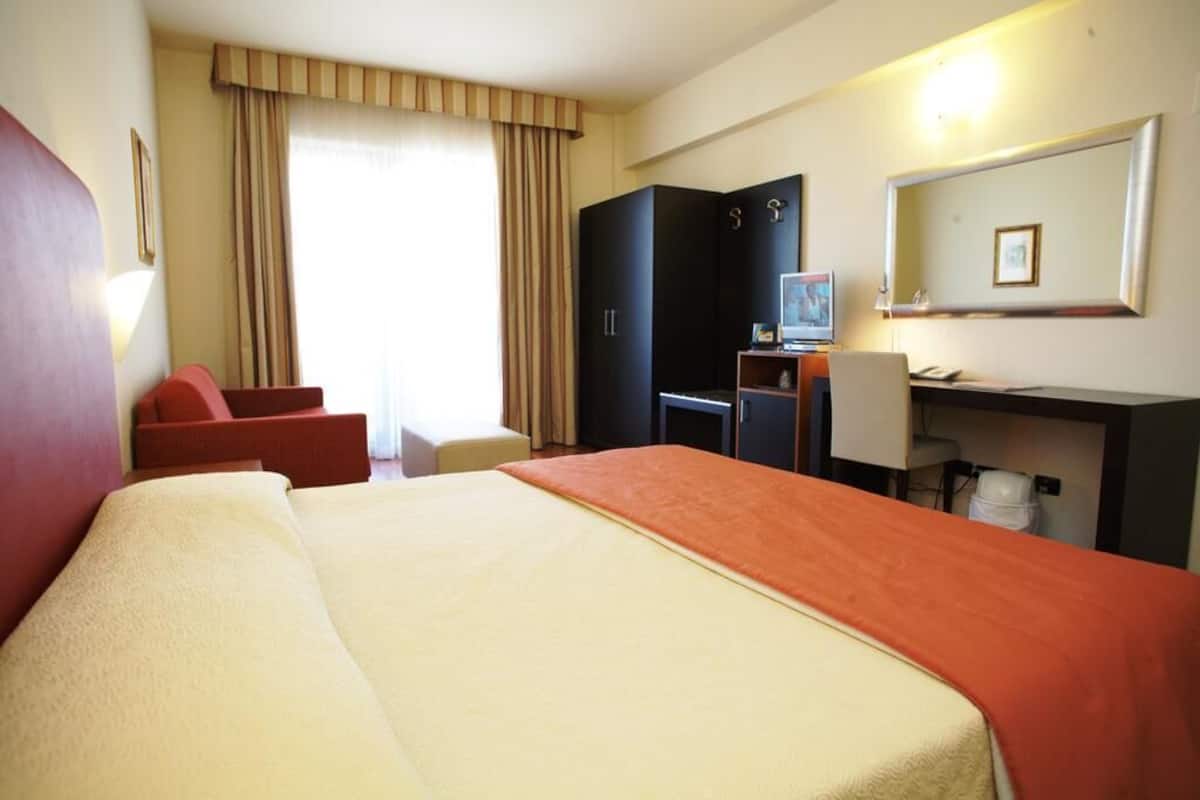 1 Schlafzimmer, Zimmersafe, Schreibtisch, Verdunkelungsvorhänge