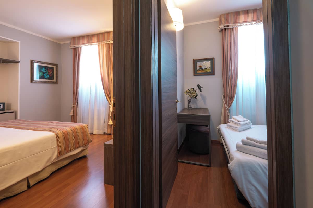 Set di cortesia gratuito, asciugacapelli, asciugamani