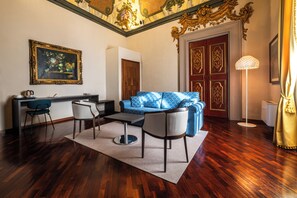 套房 (Rinascimentale) | 客房内保险箱、办公桌、免费 WiFi