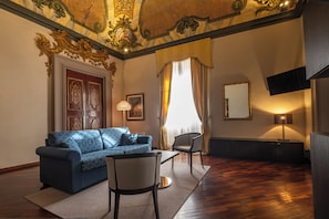 Suite (Rinascimentale) | In-room safe, desk, free WiFi - Hotel Bosone Palace (Gubbio)