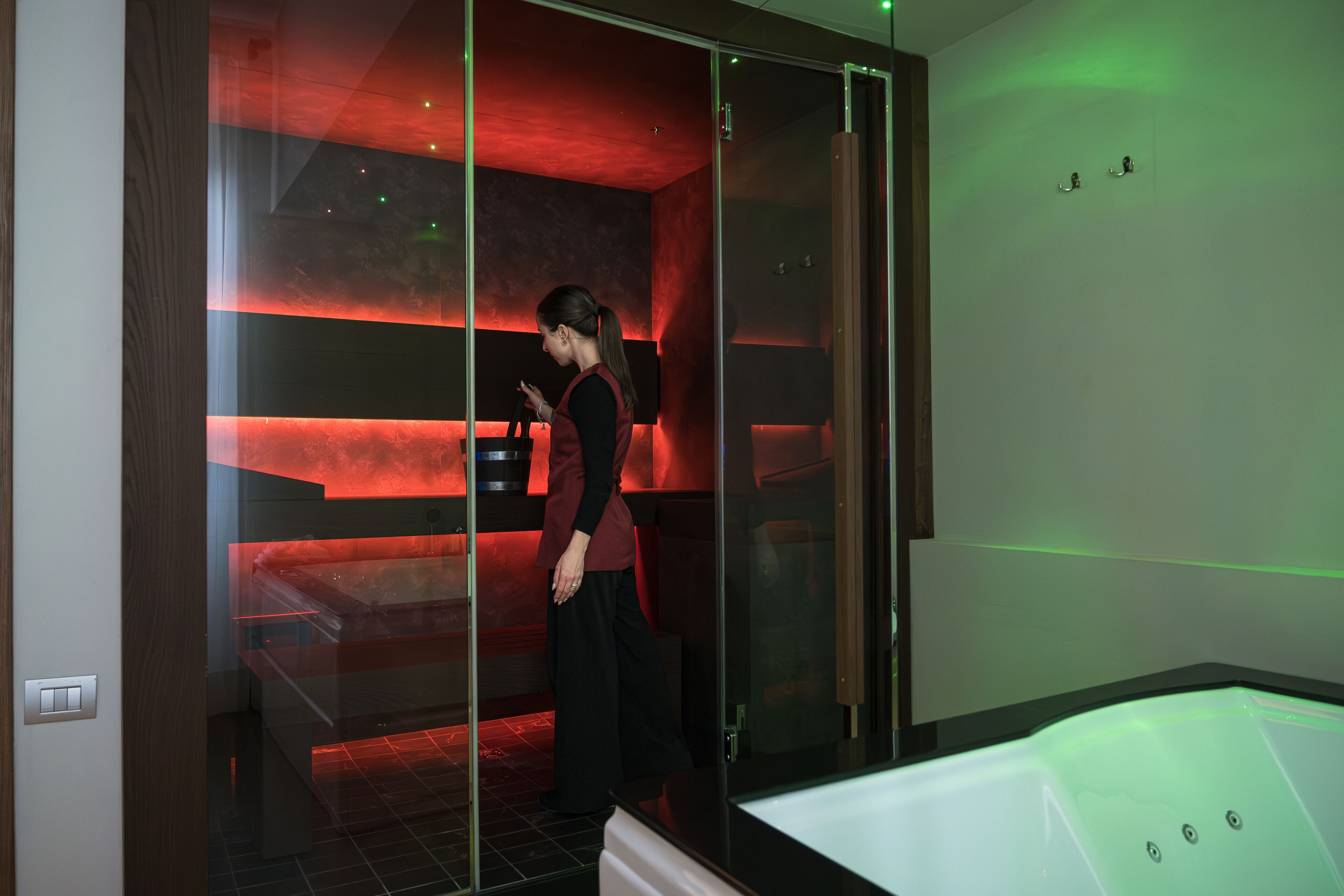 luxury suite | in-room safe, desk, free wifi