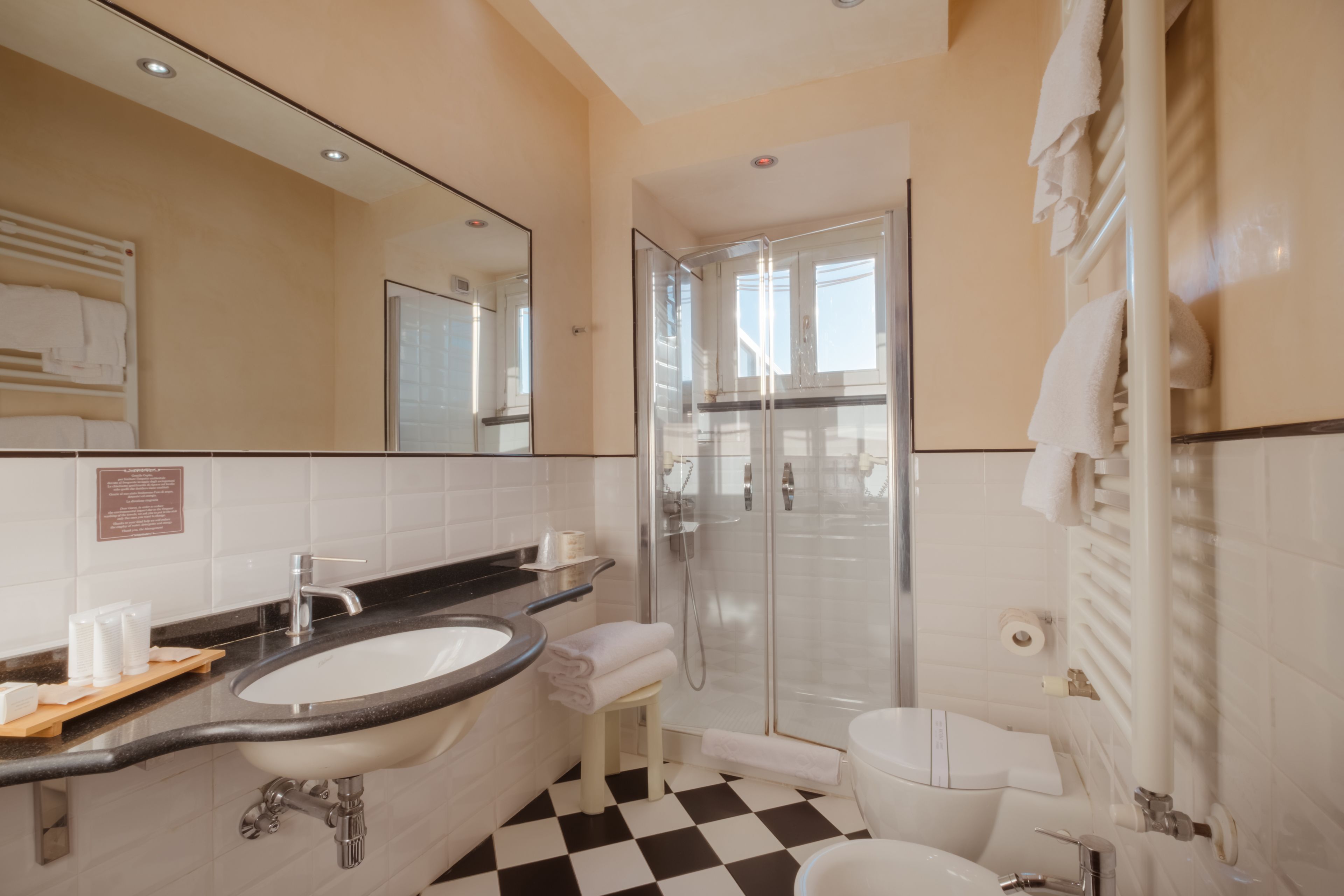 junior suite | bathroom | free toiletries, hair dryer, towels