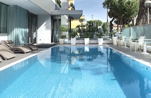 Alberca al aire libre por temporada