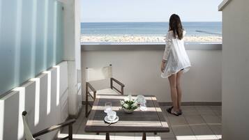 Habitación junior, 2 camas Queen size, hidromasaje, vista parcial al mar | Vista desde la habitación