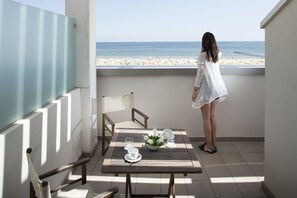 Habitación junior, 2 camas Queen size, hidromasaje, vista parcial al mar | Vista desde la habitación