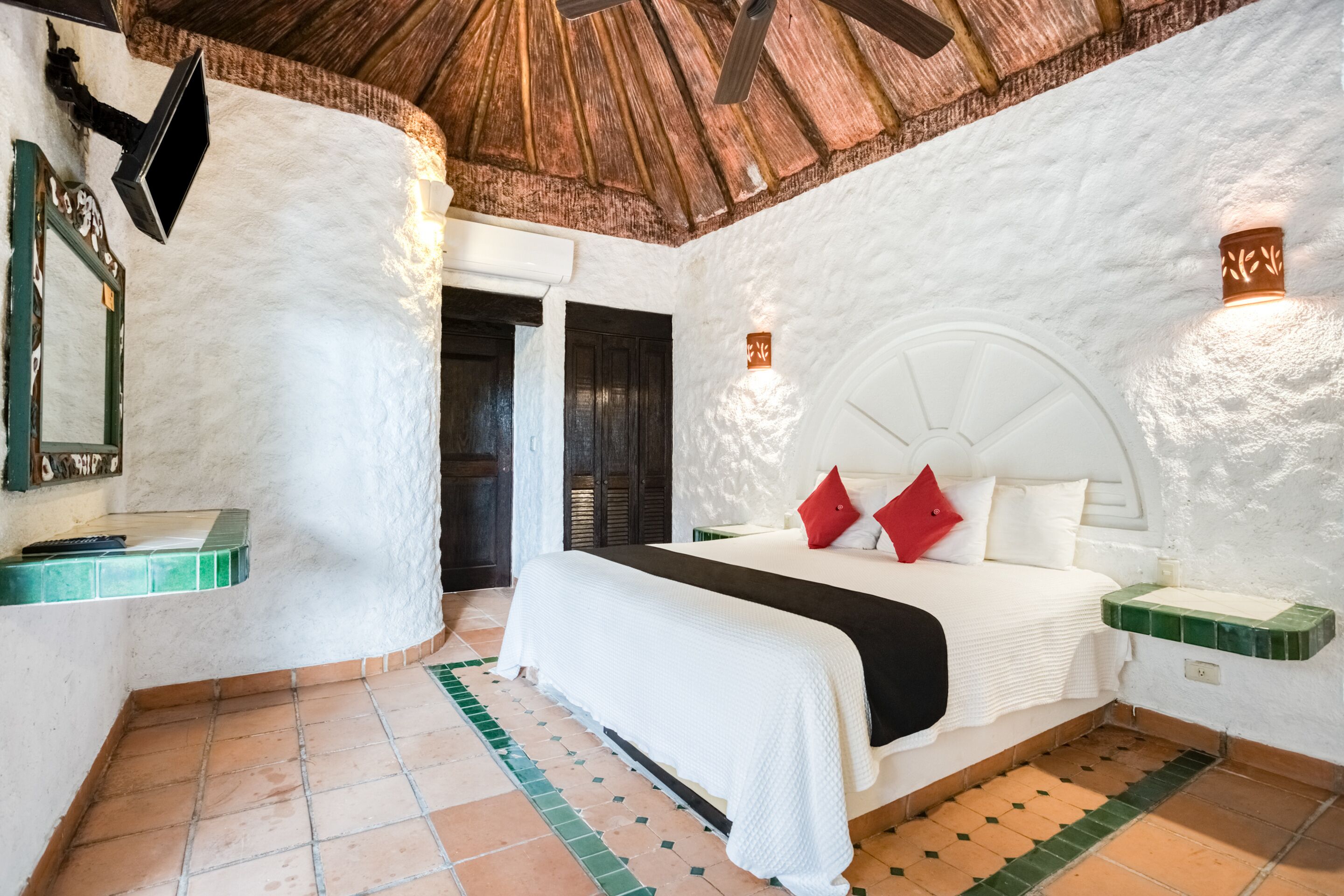 In-room safe, soundproofing, WiFi (free), bed sheets