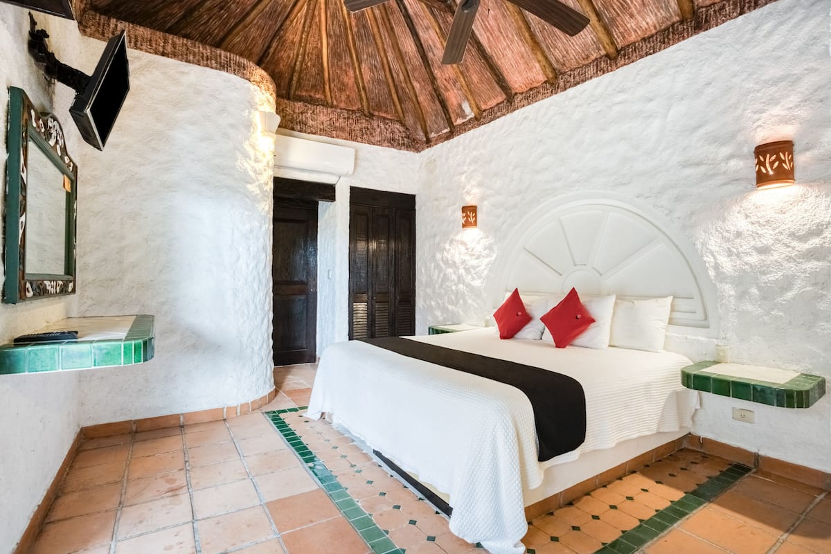 In-room safe, soundproofing, WiFi (free), bed sheets