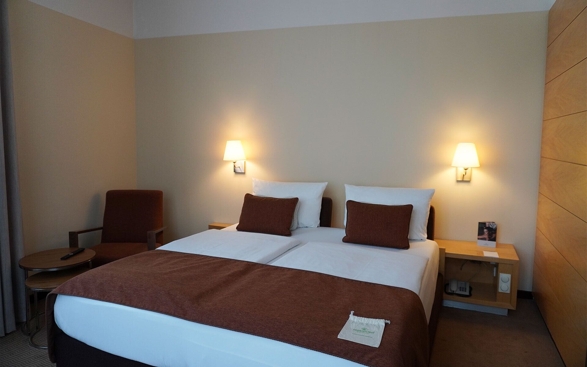 Hypo-allergenic bedding, in-room safe, desk, blackout curtains