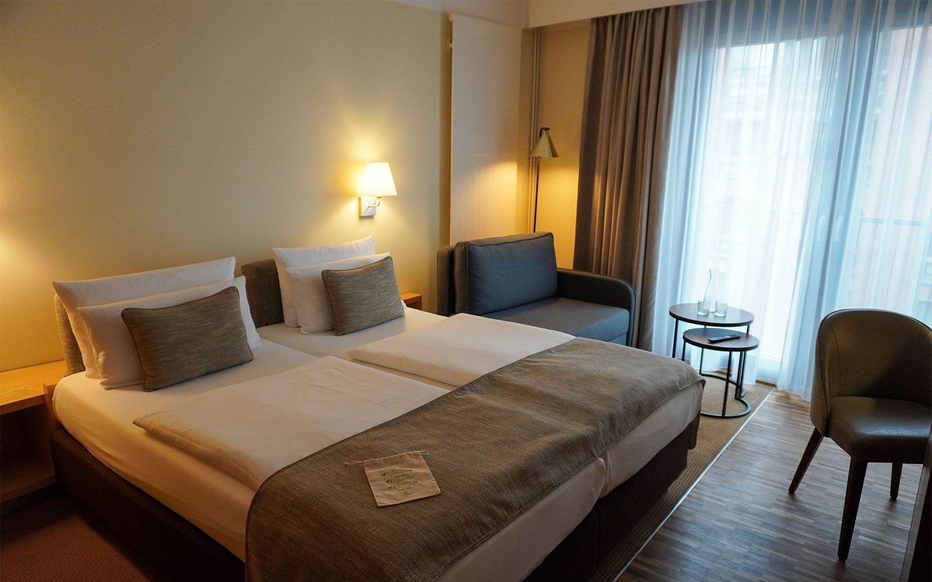 Hypo-allergenic bedding, in-room safe, desk, blackout curtains