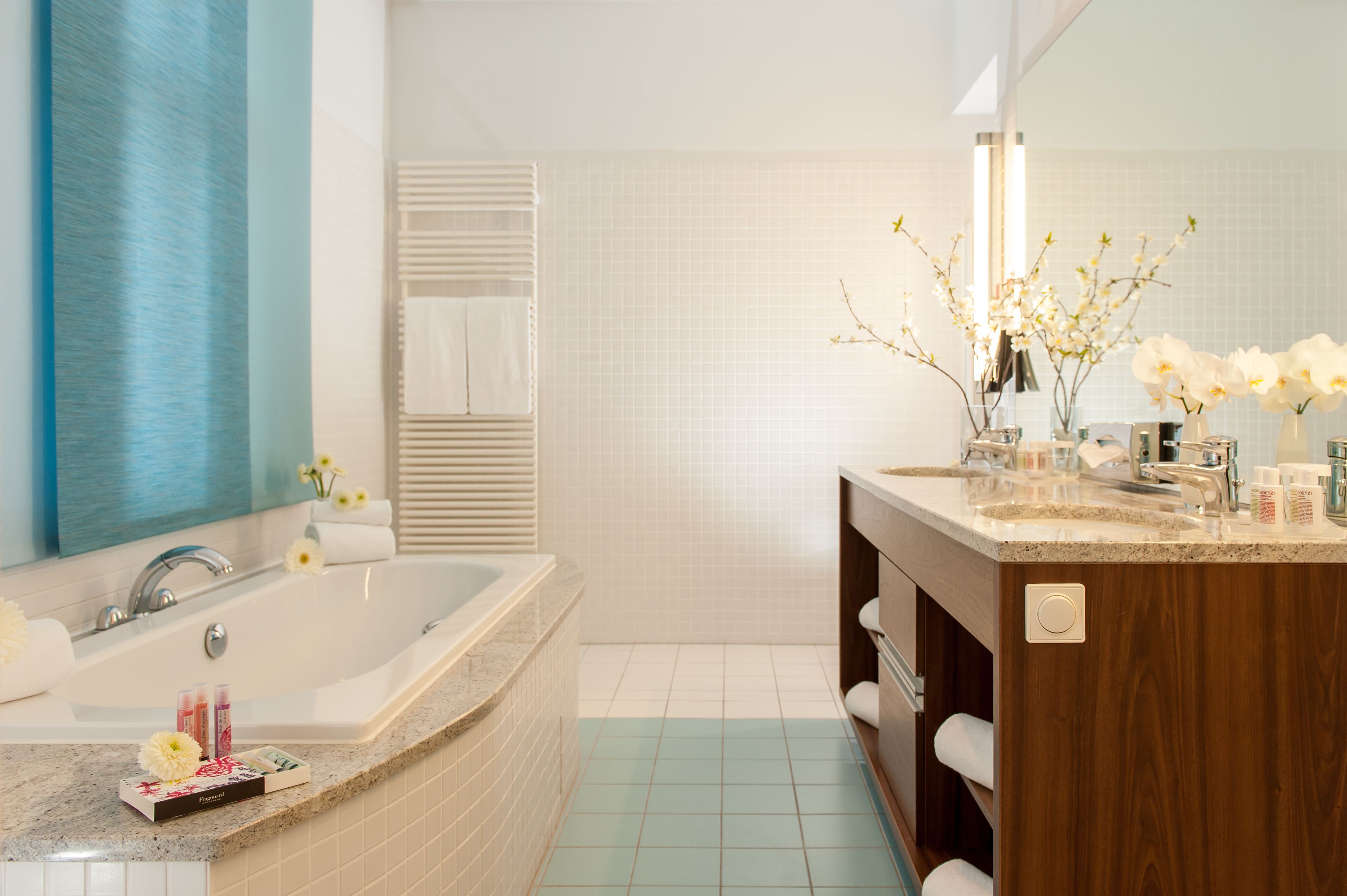 king room | hypo-allergenic bedding, in-room safe, desk, blackout curtains