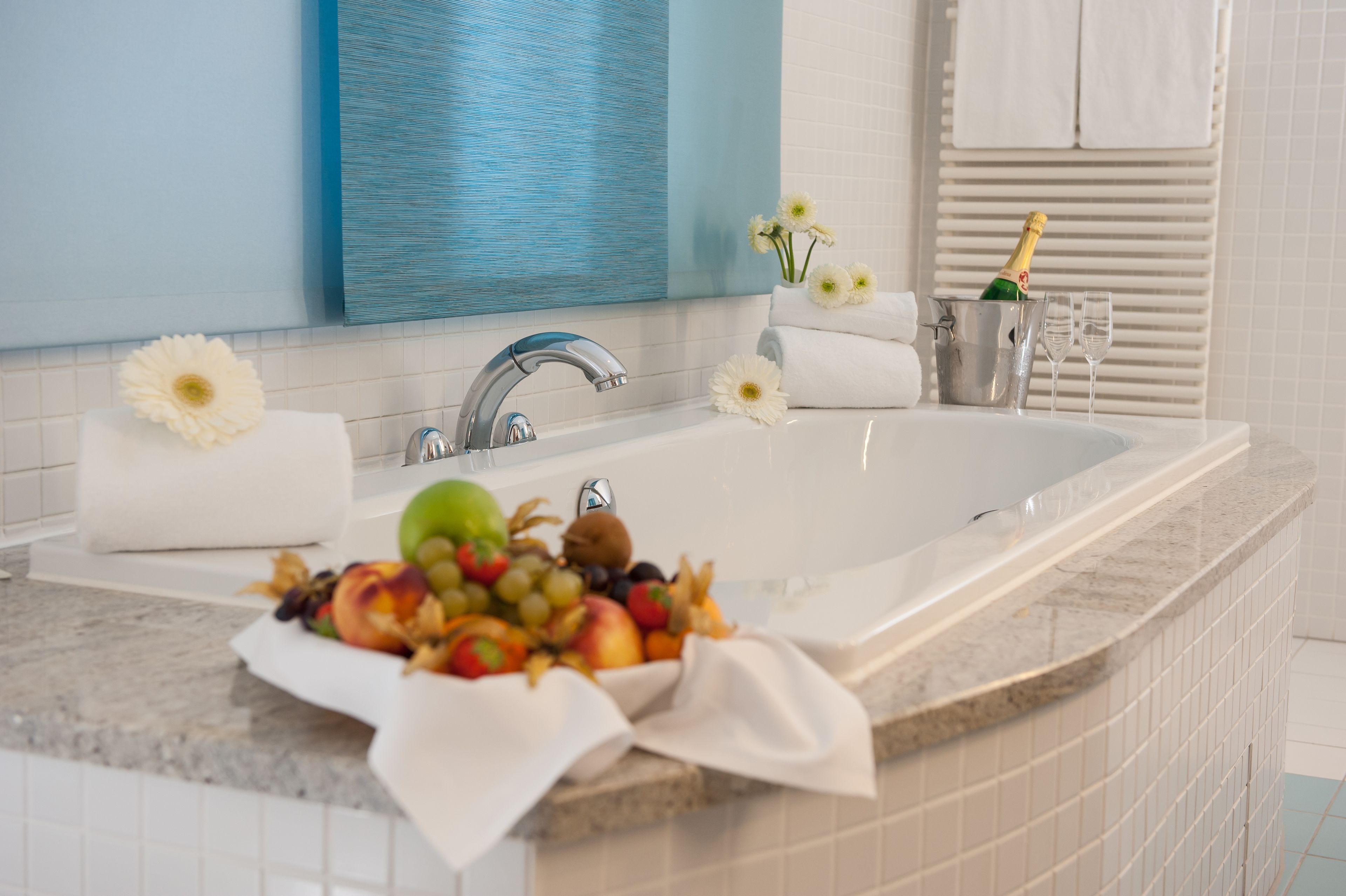 king room | hypo-allergenic bedding, in-room safe, desk, blackout curtains