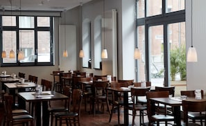 2 Restaurants, Frühstück, Mittagessen, Abendessen, regionale Küche