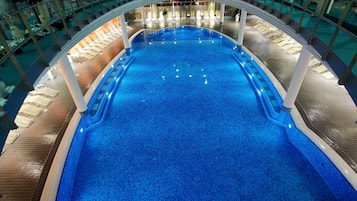 2 Innenpools, Liegestühle