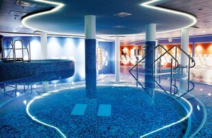 2 indoor pools, sun loungers