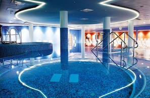 2 Innenpools, Liegestühle