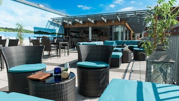 Cocktail bar