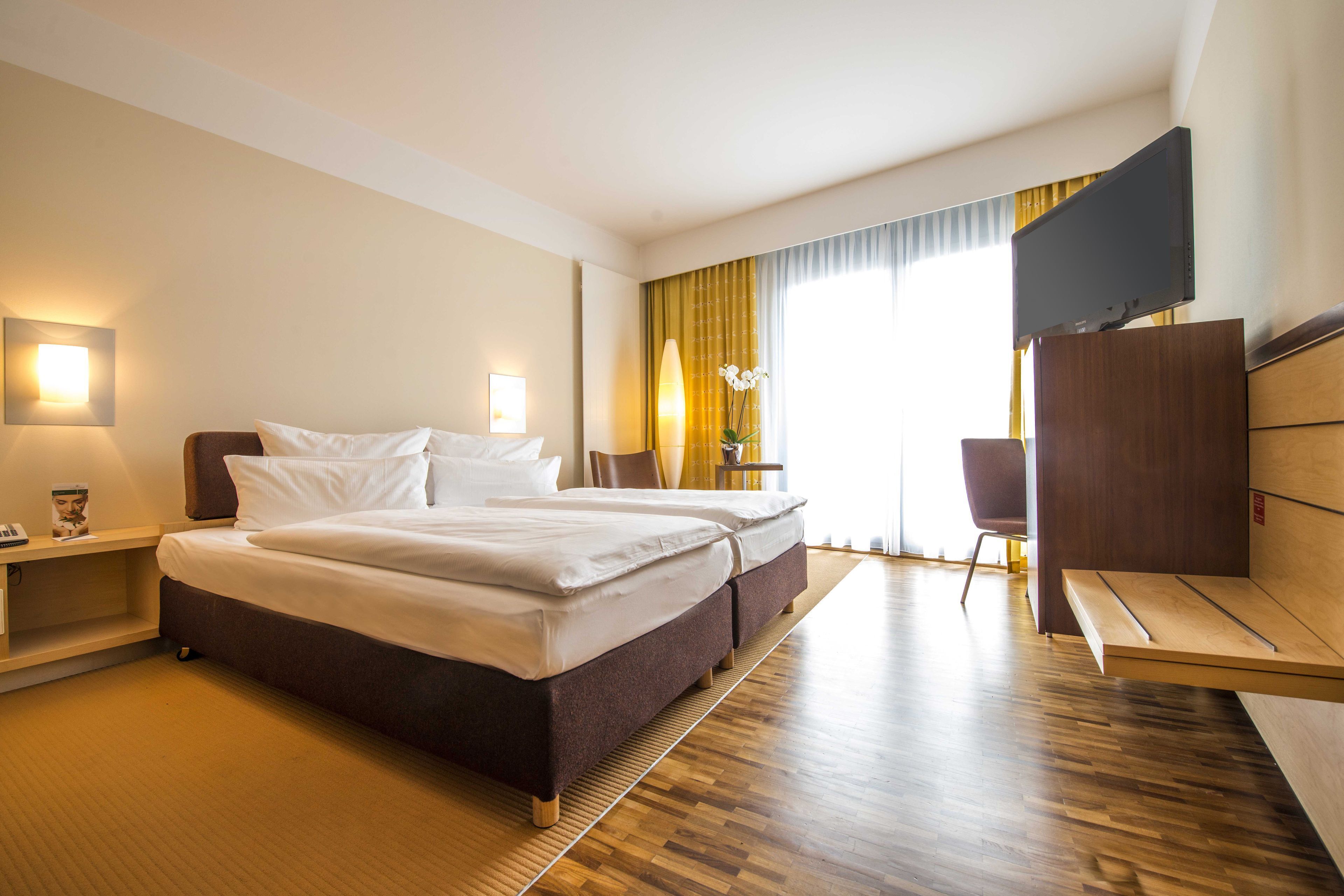 Hypo-allergenic bedding, in-room safe, desk, blackout curtains