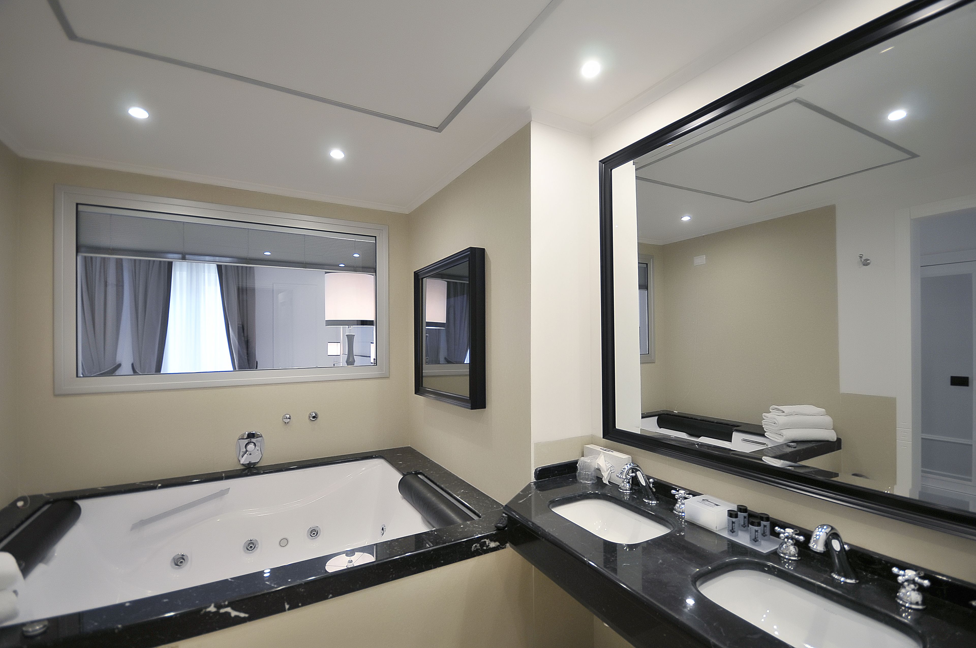 combined shower/bathtub, free toiletries, hair dryer, slippers