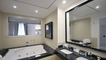 Combinació de dutxa i banyera i articles de tocador gratuïts