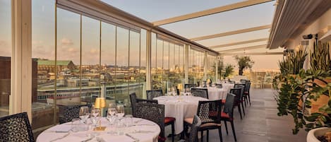 Petit déjeuner, déjeuner et dîner servis sur place