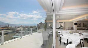 Breakfast, lunch and dinner served - Grand Hotel Oriente (Naples)