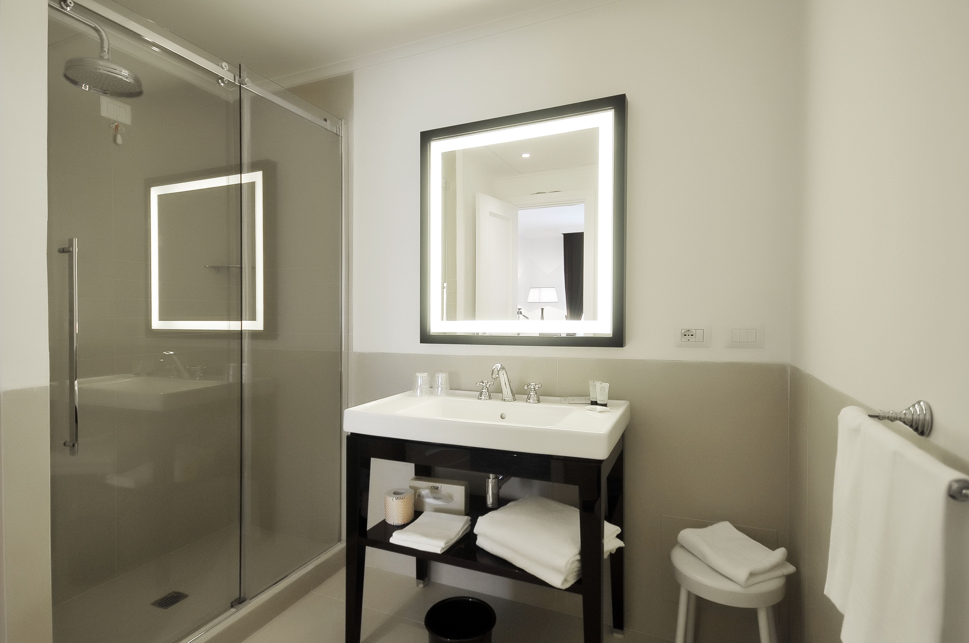 combined shower/bathtub, free toiletries, hair dryer, slippers