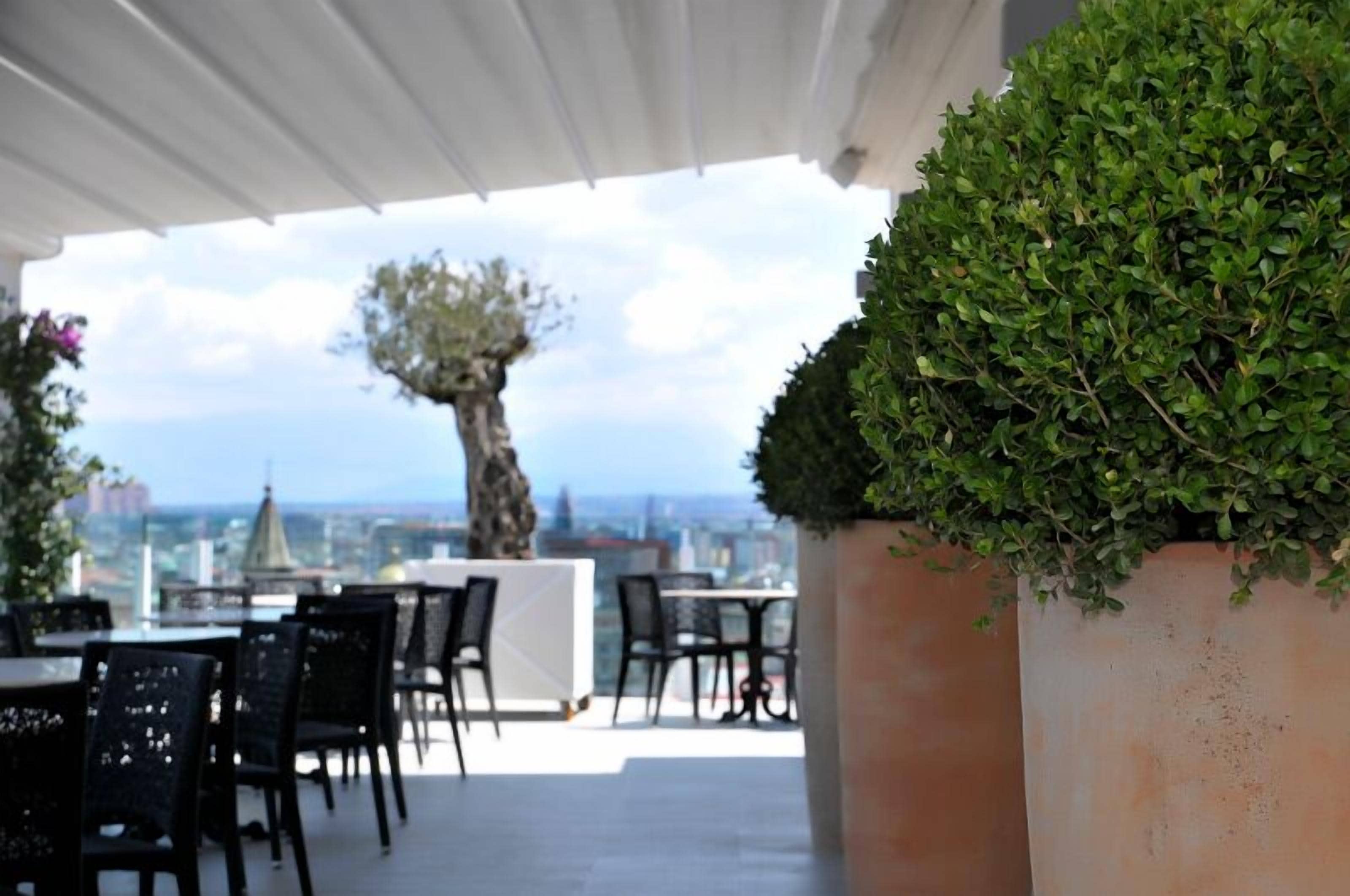 breakfast, lunch and dinner served