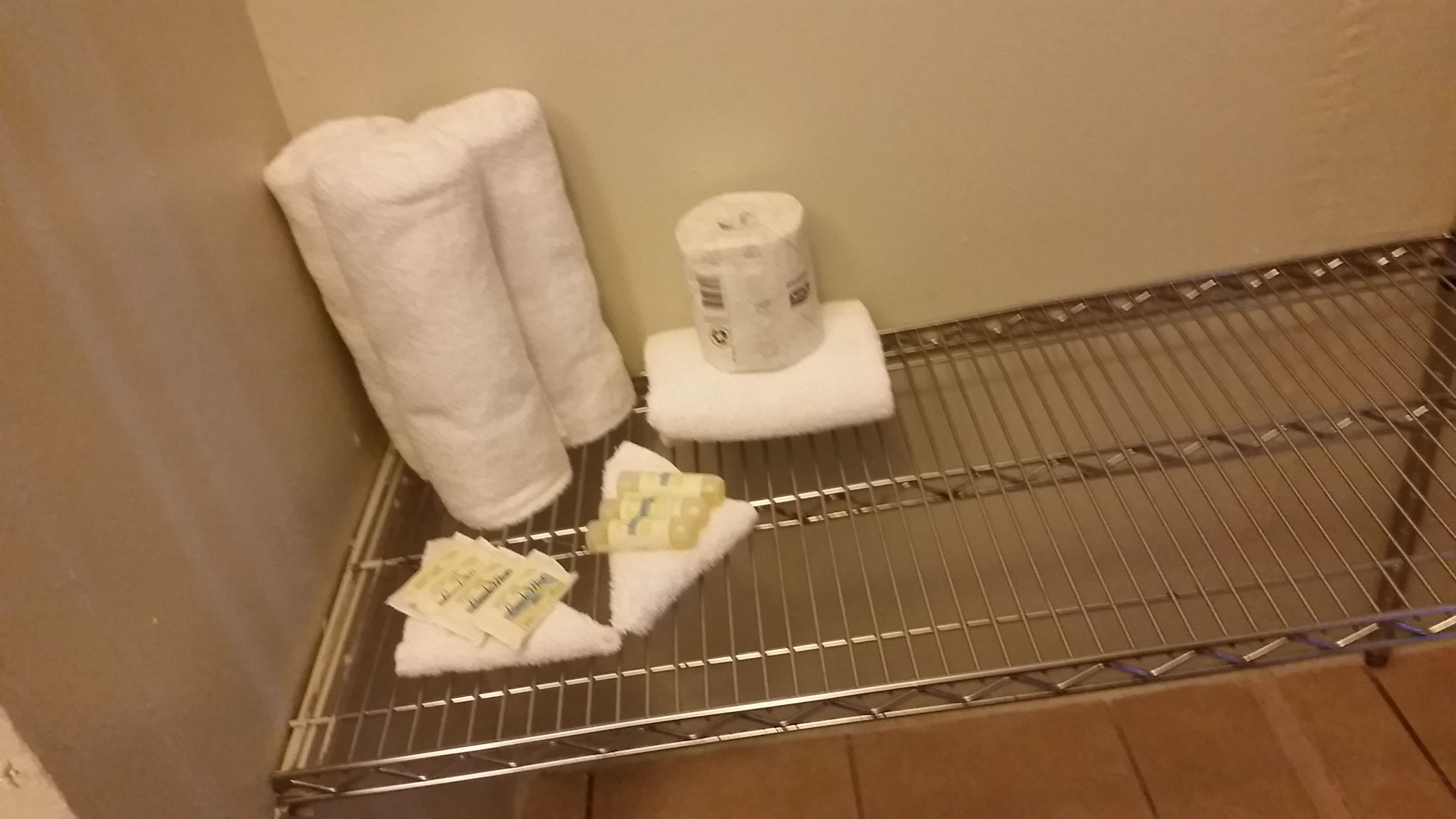 standard room, 1 queen bed | bathroom amenities | free toiletries