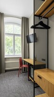Quarto casal ou duplo | Frigobar, escrivaninha, espaço de trabalho para notebook