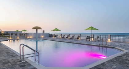 La Quinta Inn & Suites by Wyndham Oceanfront Daytona Beach