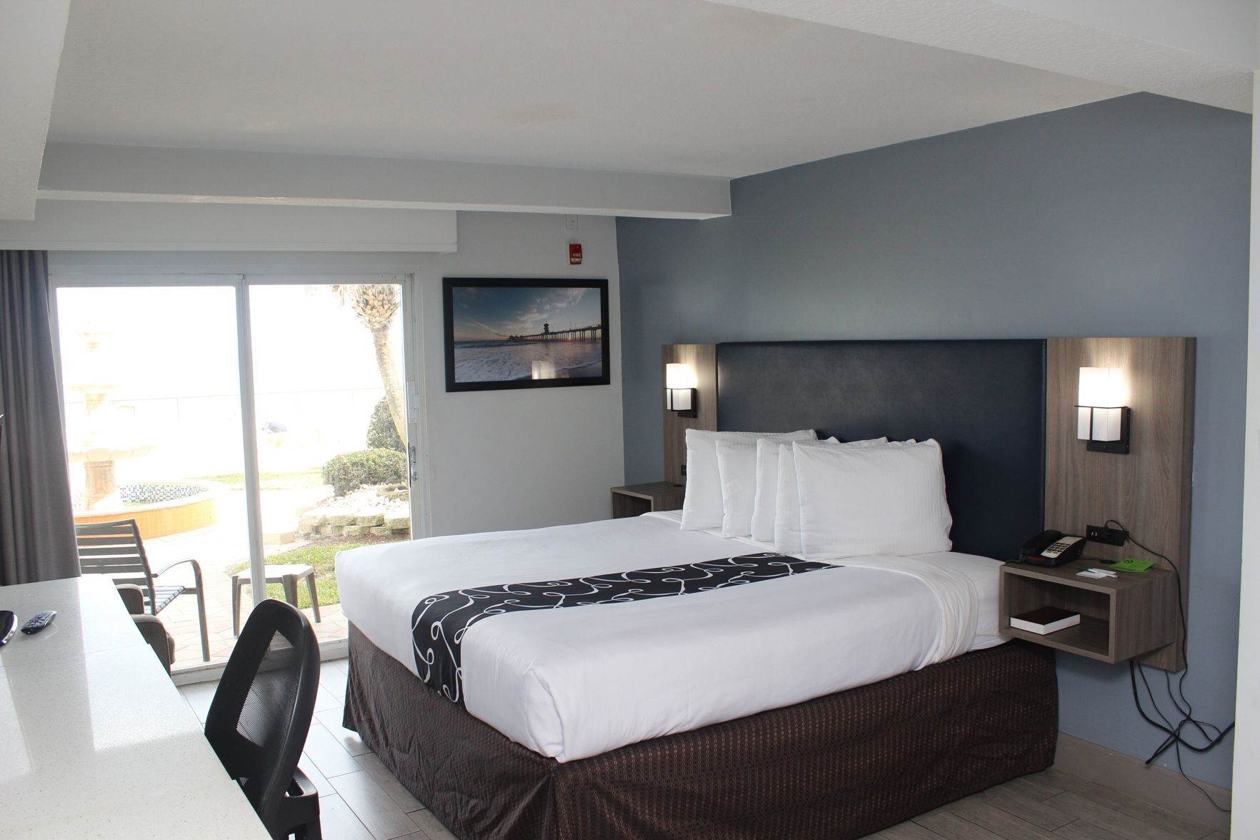 Premium bedding, in-room safe, desk, laptop workspace
