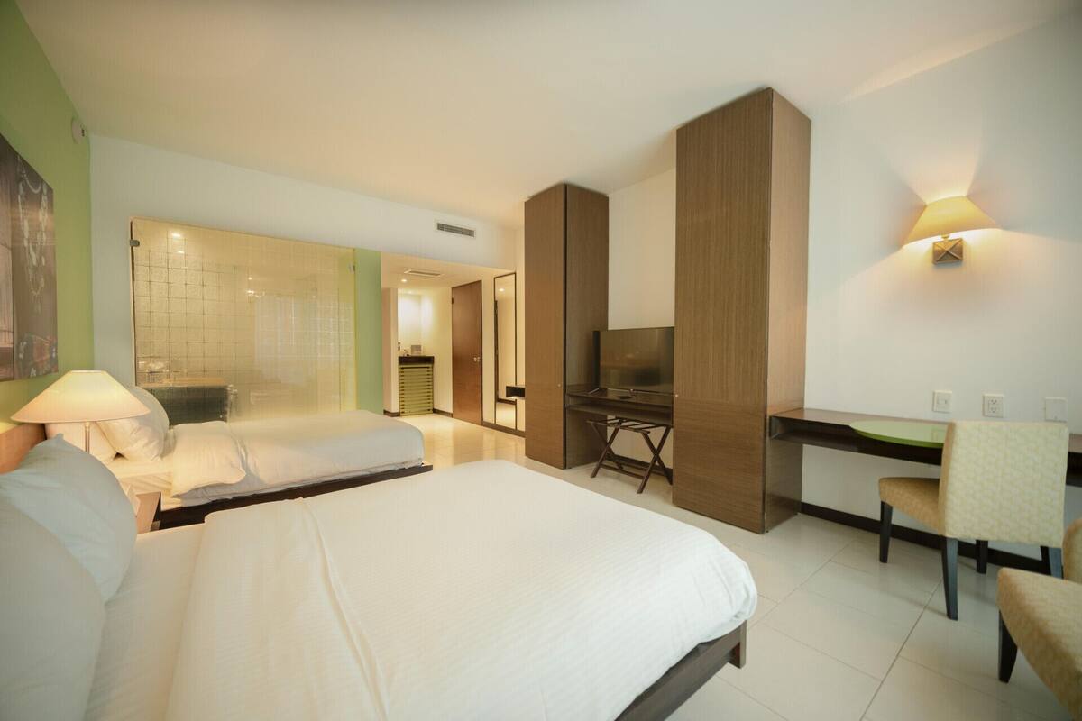 Premium bedding, in-room safe, desk, laptop workspace
