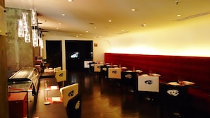 2 restaurants, breakfast, lunch, dinner served; sushi