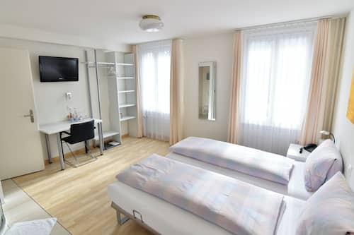 Camera doppia | Biancheria da letto di alta qualità, minibar, una cassaforte in camera