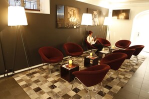 Lobby-lounge