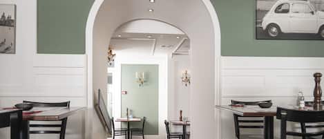 Lunch and dinner served, Italian cuisine