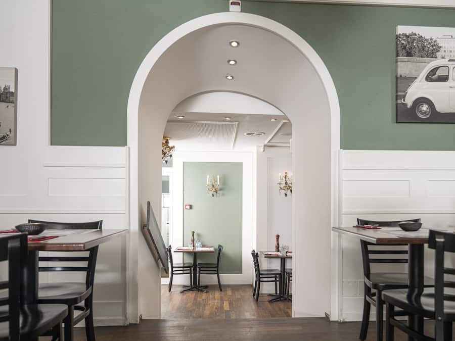 Se sirven almuerzos, cenas y cocina italiana