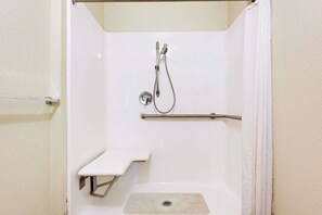 Free toiletries, hair dryer, towels - Super 8 by Wyndham Allentown (Allentown)