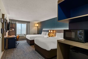 Premium bedding, down comforters, pillowtop beds, desk - Comfort Inn & Suites Ashland – Richmond North (Ashland)