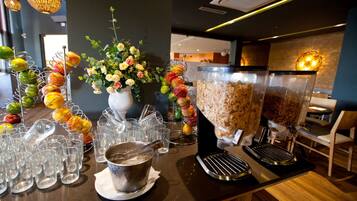 Free daily continental breakfast