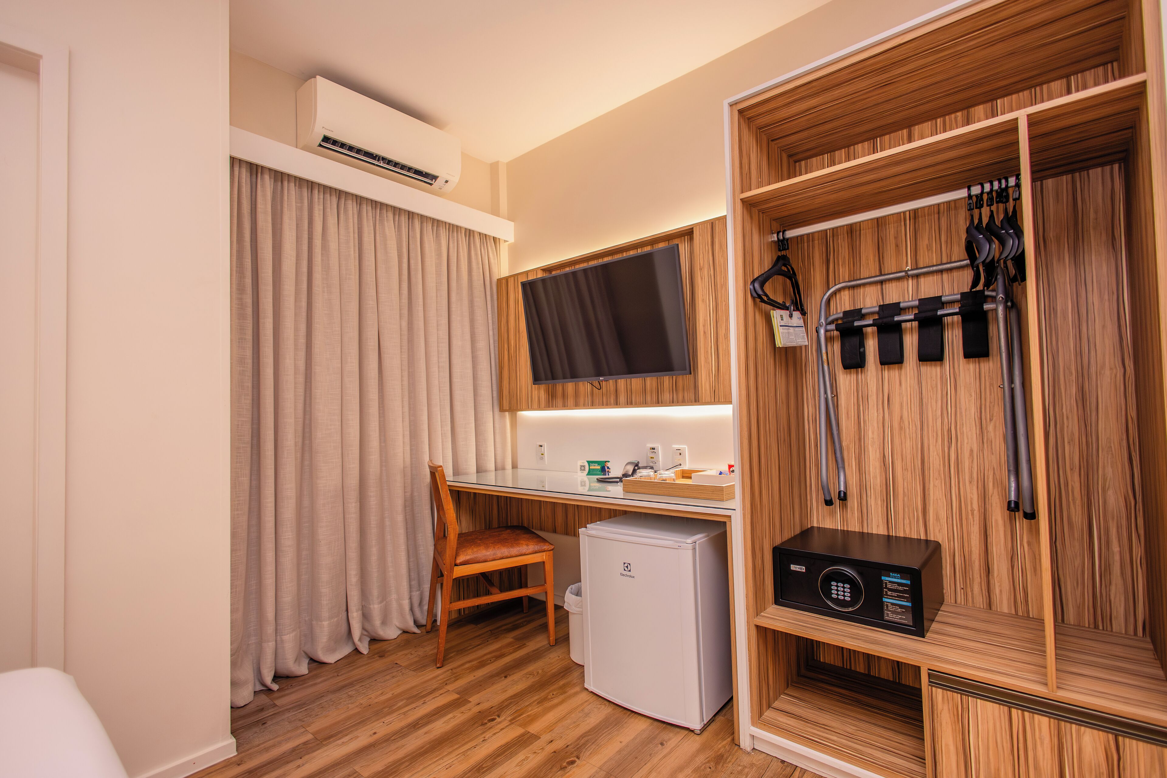 Superior Triple Room | Minibar, in-room safe, desk, laptop workspace
