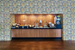 Free daily continental breakfast