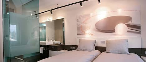 Junior Suite | 1 bedroom, in-room safe, desk, iron/ironing board