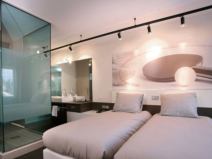 Suite – junior | Safe på rommet, skrivebord, strykejern/-brett og wi-fi (inkludert)